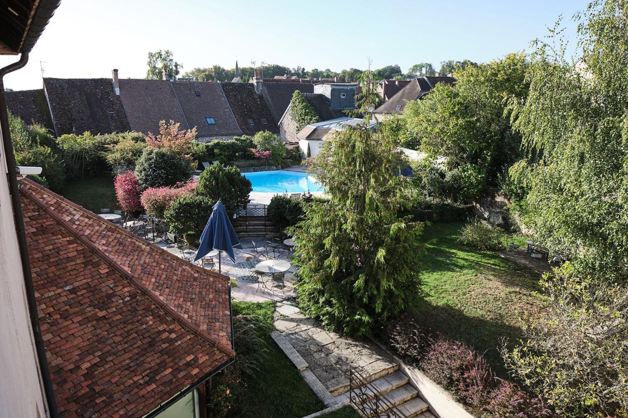 Hostellerie De La Tour D'Auxois Saulieu Exterior photo